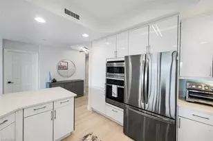 425 Cove Tower Dr, Naples, FL 34110 - Photo 8