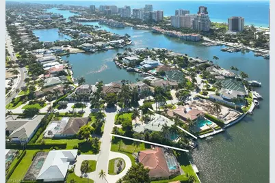 377 Pirates Bight, Naples, FL 34103 - Photo 4