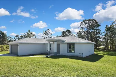 902 Lytle St E, Lehigh Acres, FL 33974 - Photo 2