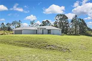 902 Lytle St E, Lehigh Acres, FL 33974 - Photo 1