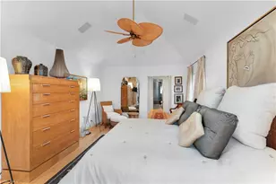 883 Galleon Dr, Naples, FL 34102 - Photo 14