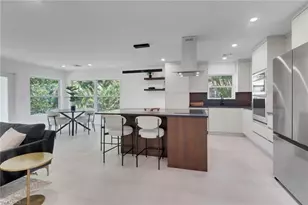 272 Yorkshire Ct, Naples, FL 34112 - Photo 4