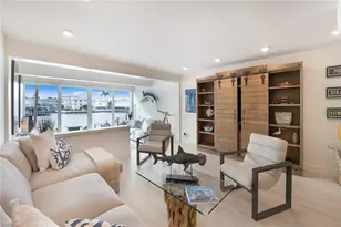 800 River Point Dr, Naples, FL 34102 - Photo 16