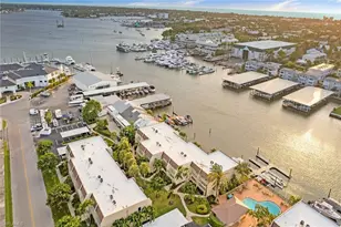 800 River Point Dr, Naples, FL 34102 - Photo 38