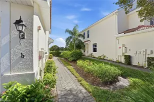 1050 Albany Ct, Naples, FL 34105 - Photo 12