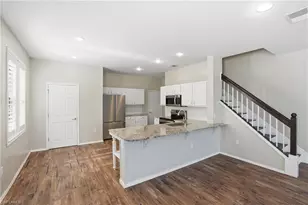 1050 Albany Ct, Naples, FL 34105 - Photo 4