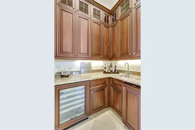 2249 Miramonte Ct, Naples, FL 34105 - Photo 8