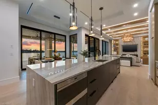 1640 Dolphin Ct, Naples, FL 34102 - Photo 4