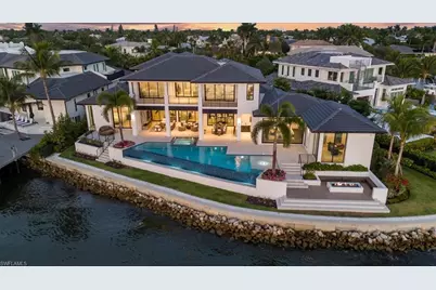 1640 Dolphin Ct, Naples, FL 34102 - Photo 1