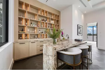 1640 Dolphin Ct, Naples, FL 34102 - Photo 10