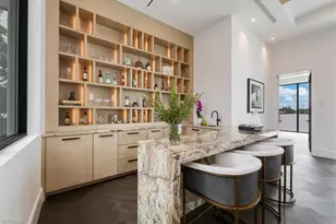 1640 Dolphin Ct, Naples, FL 34102 - Photo 10