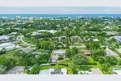 626 Rudder Rd, Naples, FL 34102 - Photo 2