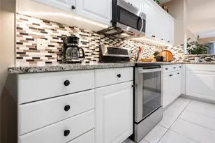 4844 Hampshire Ct, Naples, FL 34112 - Photo 4