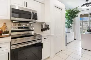 1685 Morning Sun Ln, Naples, FL 34119 - Photo 10