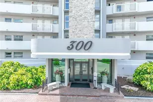 300 Park Shore Dr, Naples, FL 34103 - Photo 34