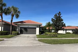 2081 Crestview Way, Naples, FL 34119 - Photo 2