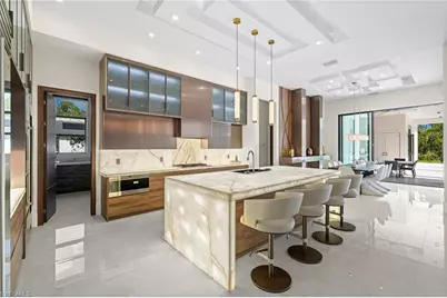 2272 Oakes Blvd, Naples, FL 34119 - Photo 12