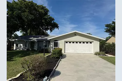 537 Landmark Dr, Naples, FL 34112 - Photo 2