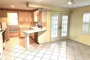 537 Landmark Dr, Naples, FL 34112 - Photo 6