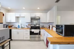 1513 Edgewater Cir, Fort Myers, FL 33919 - Photo 4