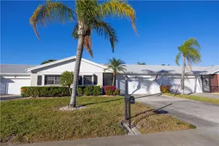 1513 Edgewater Cir, Fort Myers, FL 33919 - Photo 2