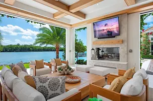 860 Admiralty Parade E, Naples, FL 34102 - Photo 4