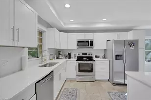 687 Cypress Way E, Naples, FL 34110 - Photo 12