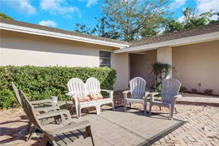 687 Cypress Way E, Naples, FL 34110 - Photo 4