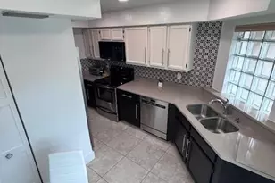 9828 Luna Cir, Naples, FL 34109 - Photo 4