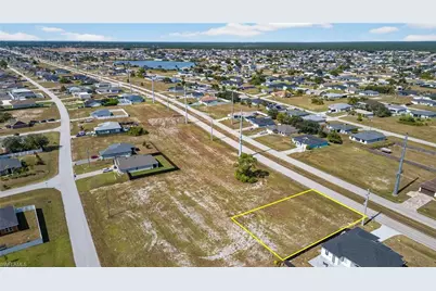 104 Kismet Pkwy W, Cape Coral, FL 33993 - Photo 4