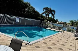 645 Squire Ct, Naples, FL 34104 - Photo 34