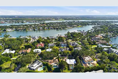 2700 Lantern Ln, Naples, FL 34102 - Photo 48