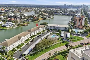 10684 Gulf Shore Dr, Naples, FL 34108 - Photo 6