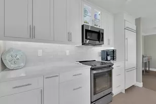 222 Harbour Dr, Naples, FL 34103 - Photo 8