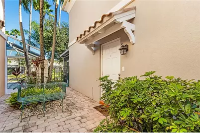 5733 Cove Cir, Naples, FL 34119 - Photo 4