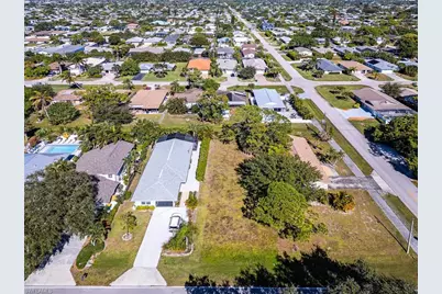 693 91st Ave N, Naples, FL 34108 - Photo 4