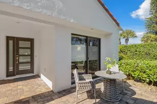909 Reef Point Cir, Naples, FL 34108 - Photo 2