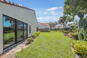 909 Reef Point Cir, Naples, FL 34108 - Photo 12