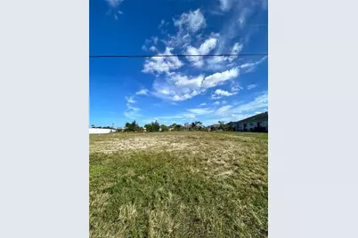 2007 SW 15th Pl, Cape Coral, FL 33991 - Photo 2