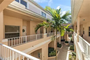 1044 Woodshire Ln, Naples, FL 34105 - Photo 2