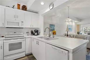 1044 Woodshire Ln, Naples, FL 34105 - Photo 4