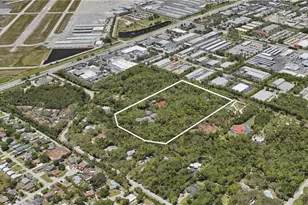 3720 Gail Blvd, Naples, FL 34104 - Photo 2