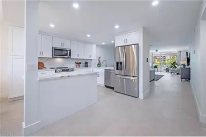 11118 Gulfshore #203, Naples, FL 34108 - Photo 8