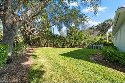 670 Catamaran Ct, Naples, FL 34110 - Photo 24