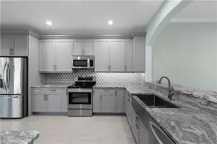 670 Catamaran Ct, Naples, FL 34110 - Photo 10