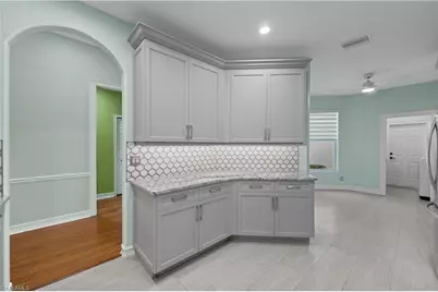 670 Catamaran Ct, Naples, FL 34110 - Photo 12