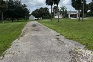 2875 18th Ave SE, Naples, FL 34117 - Photo 4