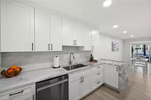 342 Harbour Dr, Naples, FL 34103 - Photo 4