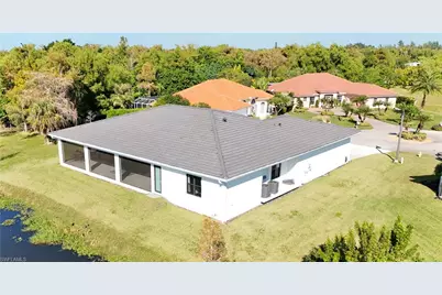 18355 Fairmont Dr, Naples, FL 34114 - Photo 32