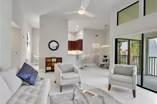 625 Beachwalk Cir, Naples, FL 34108 - Photo 4
